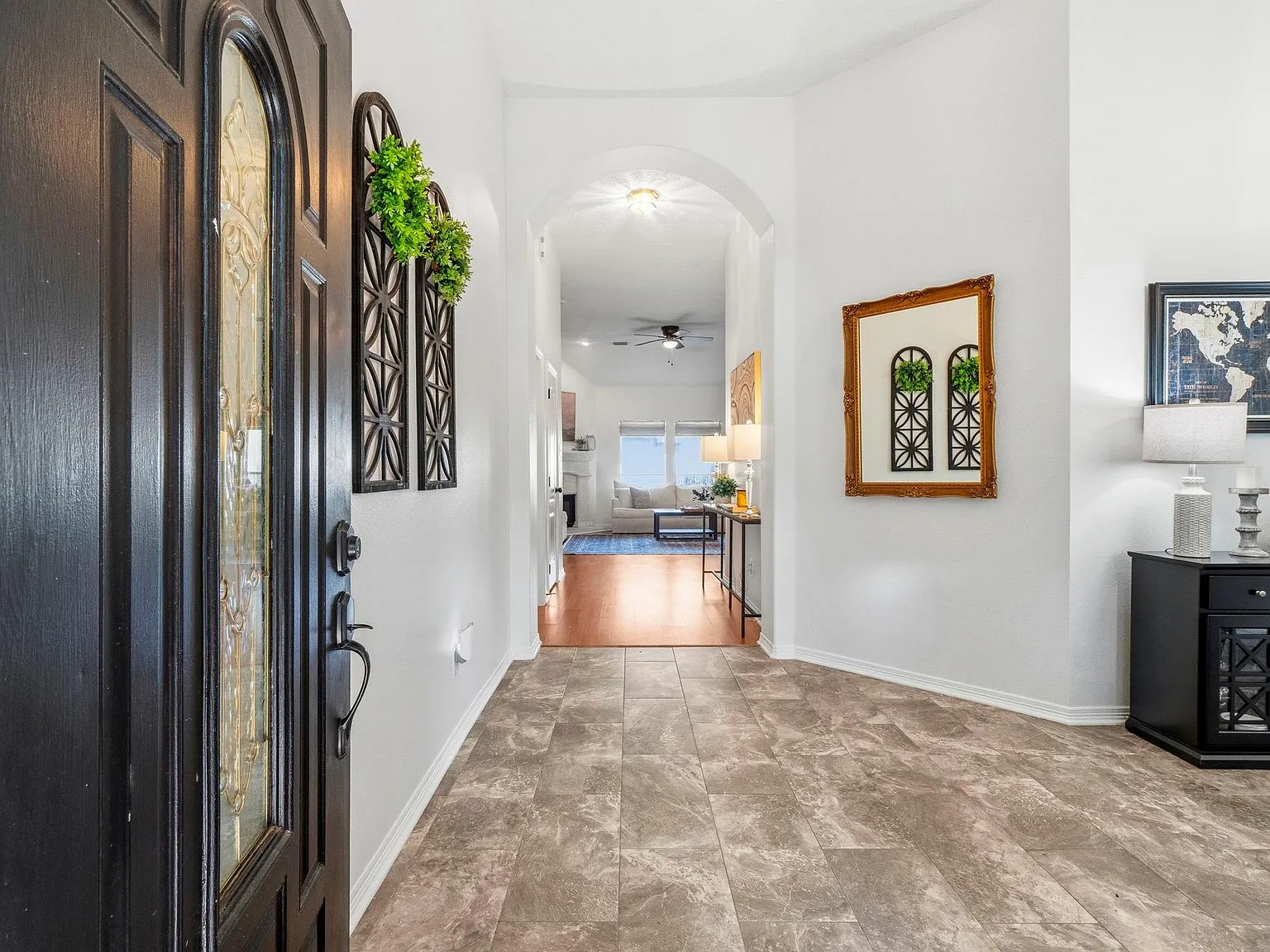 3 bed, 2.0 bath, 2293 sqft, $2,600 — Photo 3