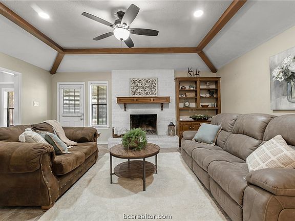 3rd image of 1207 Van Horn Dr