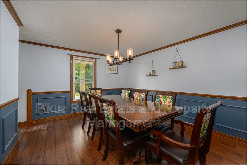 4 bed, 2.5 bath, 2344 sqft, $2,695 — Photo 2