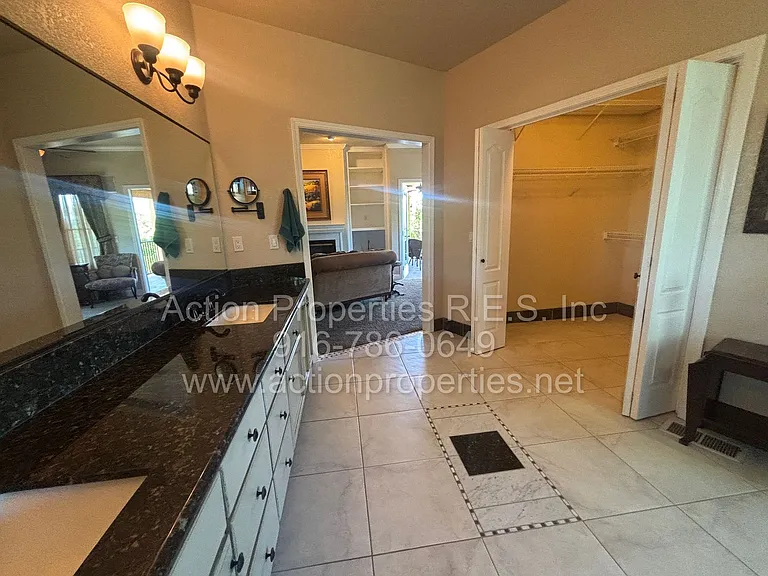 4726 Abbey Hl — Photo 31