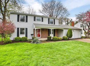 16 Fox Chapel Rd, Williamsville, NY 14221