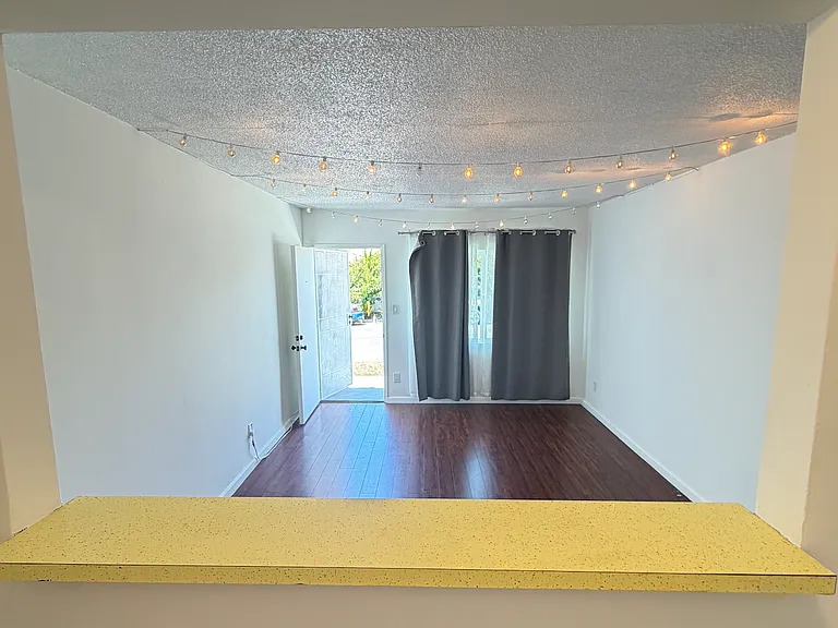 11300 Youngworth St #5 — Photo 10