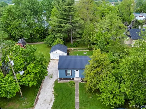 910 N College Avenue, Salem, IN 47167