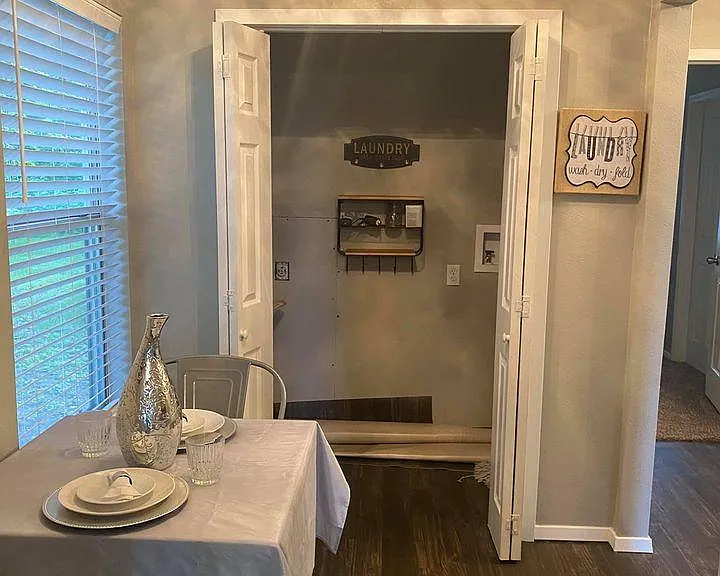 Washer and dryer hookups and dinning area