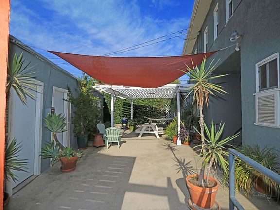 2nd image of 429 W Alameda Ave
