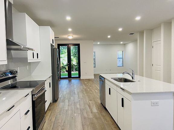 4th image of 377 Bella Sol Way
