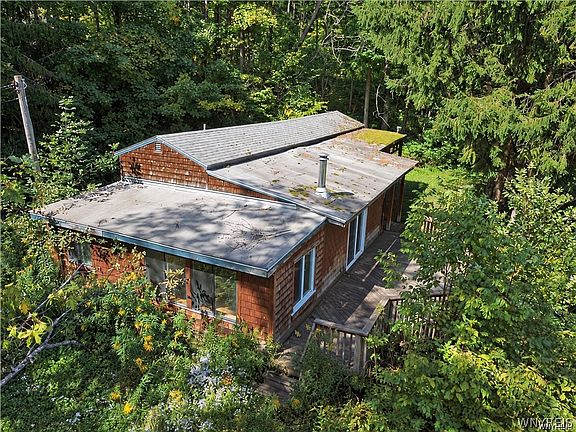 5th image of 9575 Bowen Rd
