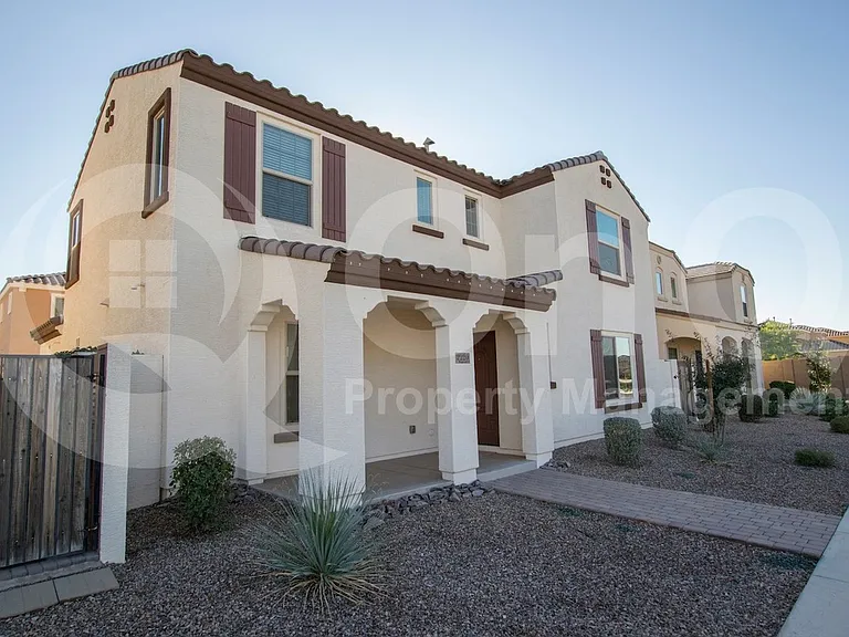 2220 S Ponderosa Dr — Photo 2
