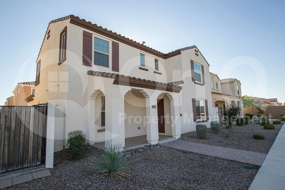 Building Photo - 2220 S Ponderosa Dr