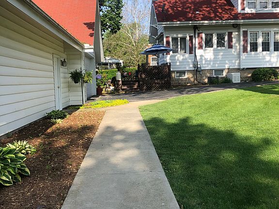 3rd image of 576 Elmwood Ct