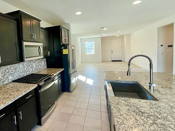 3rd image of 17476 W Sunnyslope Ln