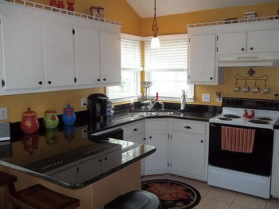 2nd image of 33 Thoroughbred Ln