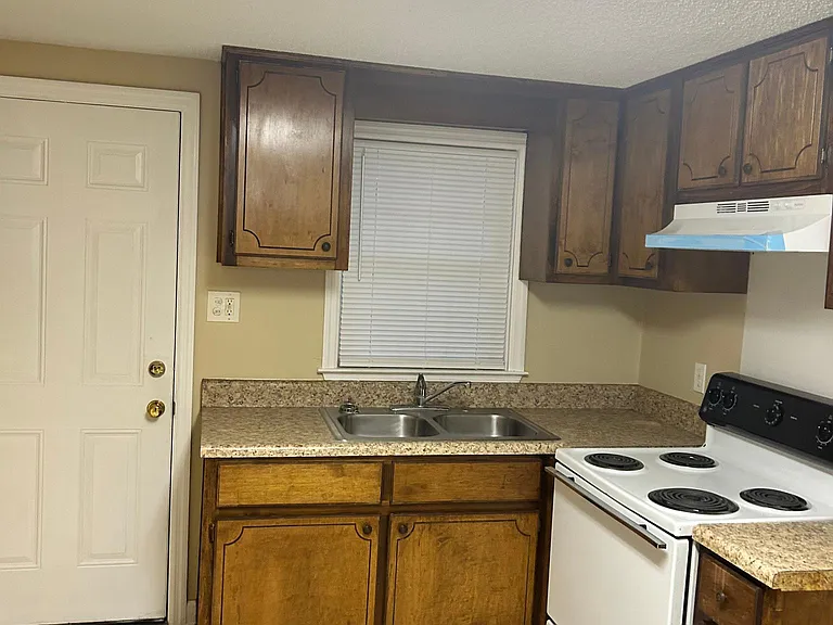 1610 Reynolds St — Photo 10