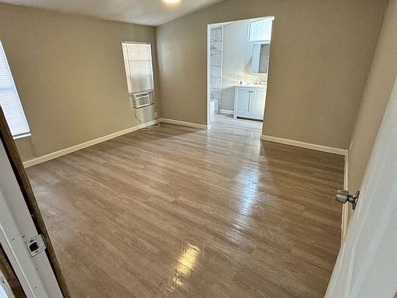 3rd image of 4393 Manor Dr #35
