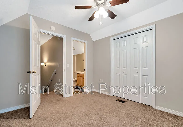 208 Wildflower Ln — Photo 7