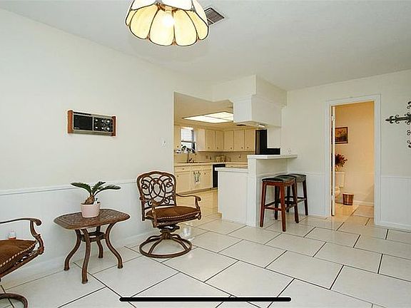 5th image of 8123 Coolshire Ln