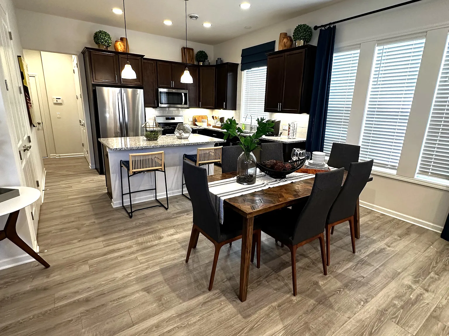 3 bed, 1879 sqft, $2,900 — Photo 3