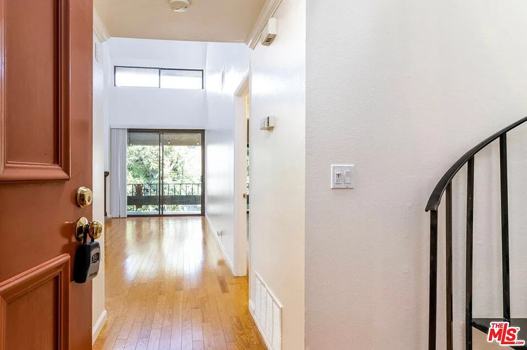 2 bed, 1.0 bath, 1000 sqft, $3,895 — Photo 1