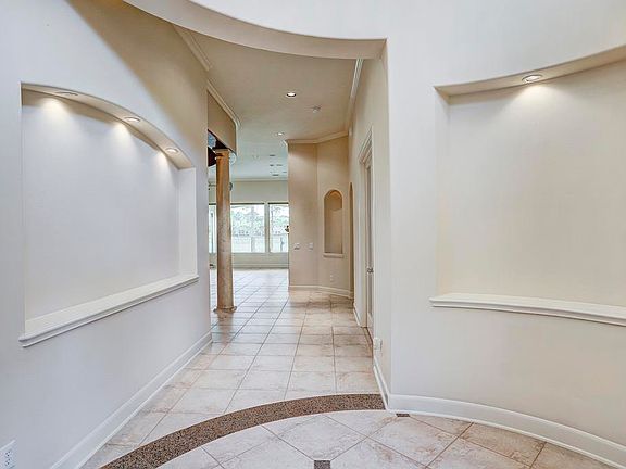 5th image of 11439 Legend Manor Dr