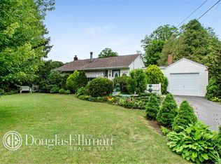 10 Gilbert Ave, Smithtown, NY 11787