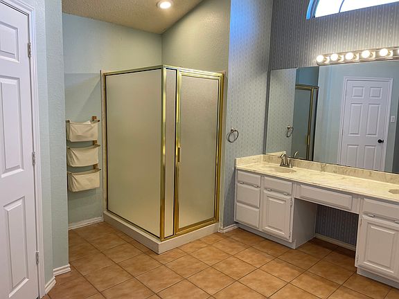 4th image of 2213 Knighthood Ln