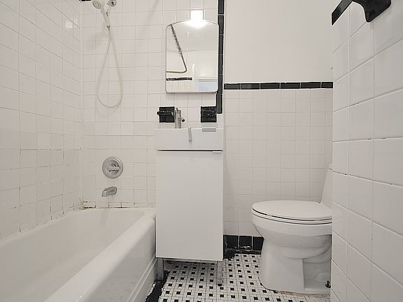 4th image of 48 S Oxford St APT 4