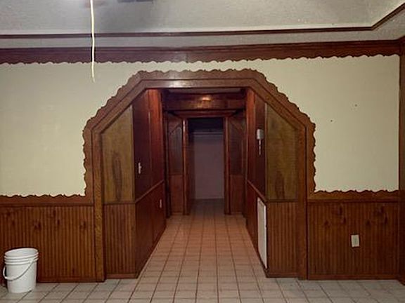 5th image of 609 Diaz Ave