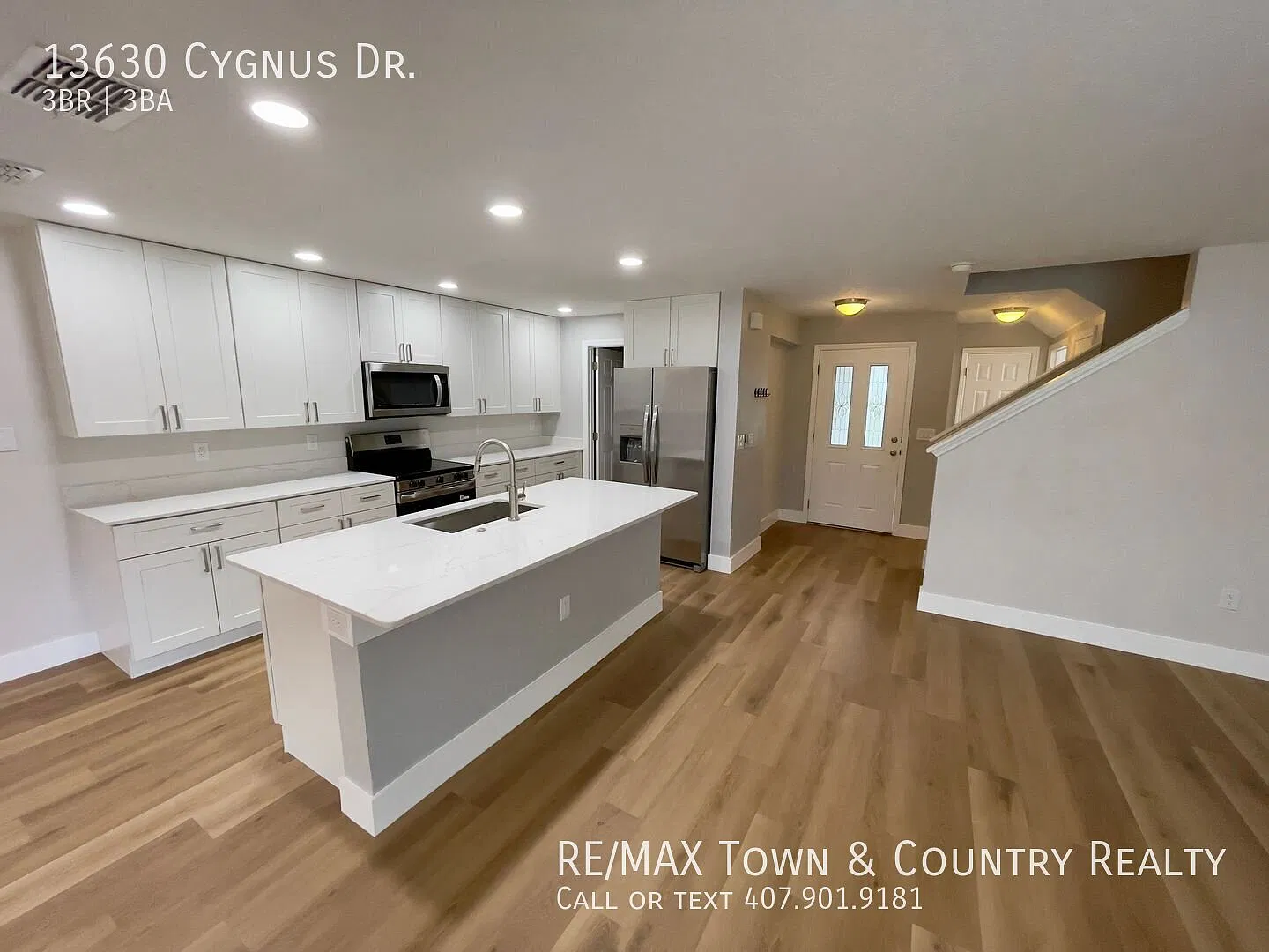 Newly Renovated Avalon Park Northwest Village Townhome Available for Rent — Photo 3
