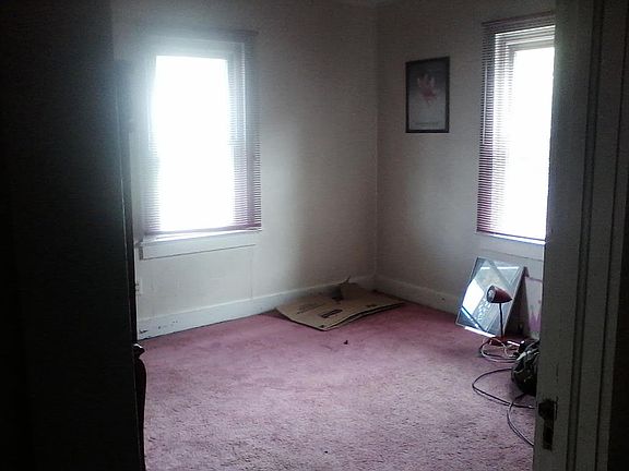 5th image of 303 Poplar St