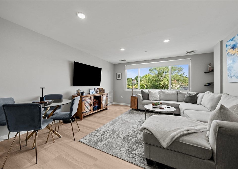 1st image of 30 Chelsea St APT 501