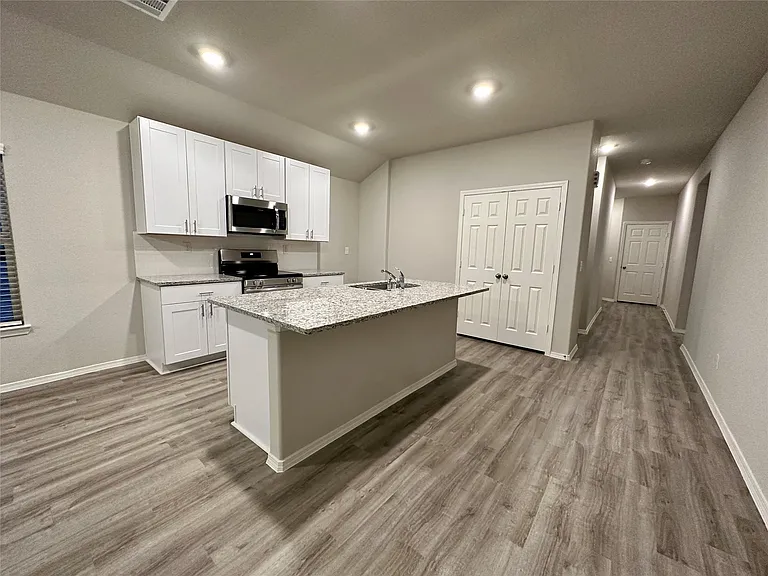 506 Dalloway St — Photo 15