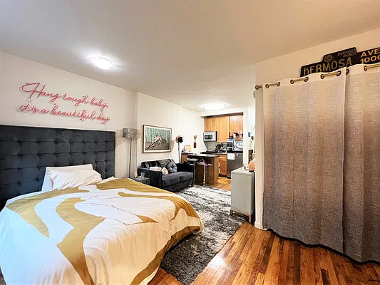 Rented by City Connections Realty | media 7