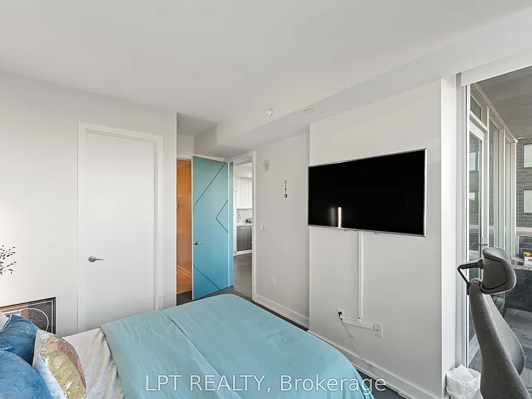 111 Champagne Ave S #307 — Photo 25