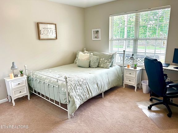 3rd image of 1601 Emerald Pointe Ln