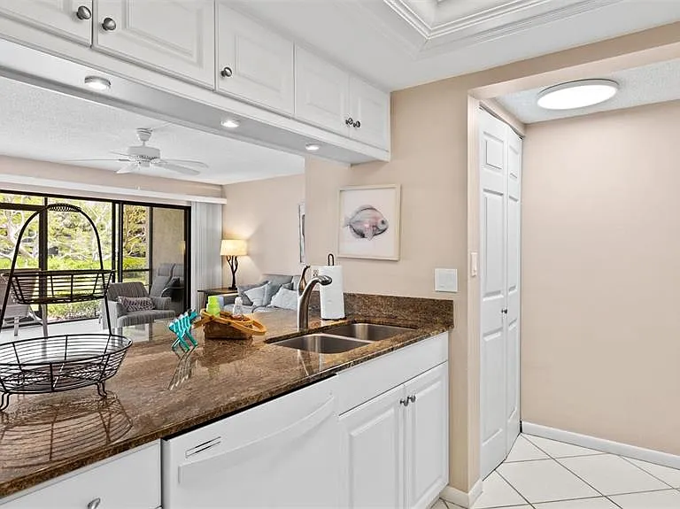 1700 Cove II Pl #310 — Photo 8