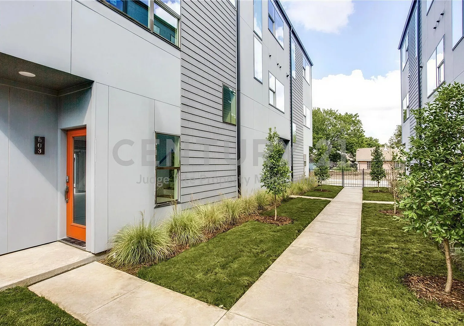 Stunning 3-Story 2/2.5/2 Condo in the Heart of Bishop Arts District For Rent! — Photo 2