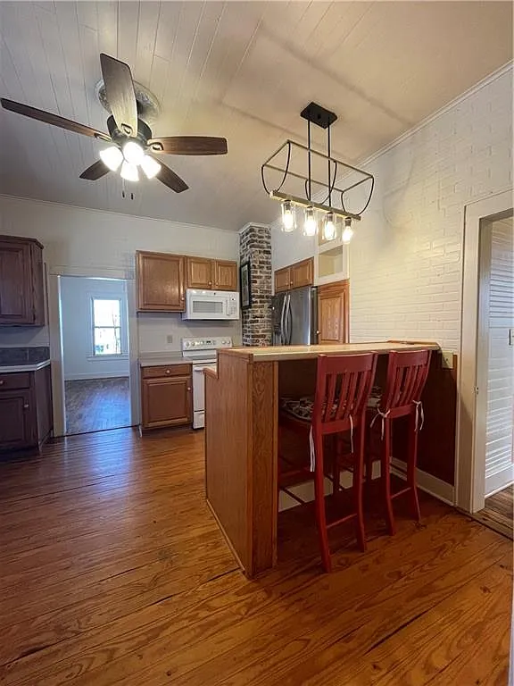 Eat-In-Kitchen - 310 W Cherry St