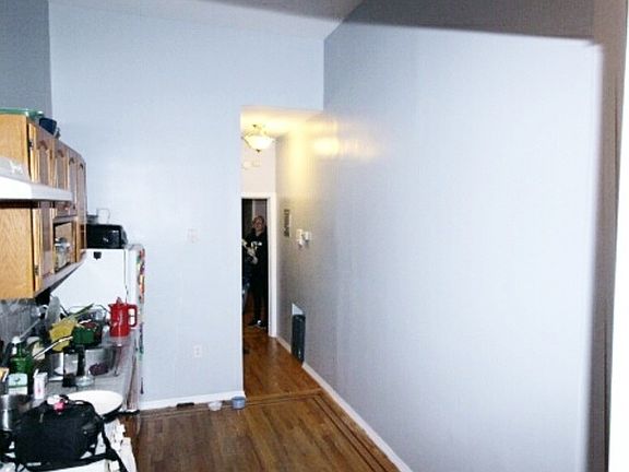 3rd image of 179 Jefferson St