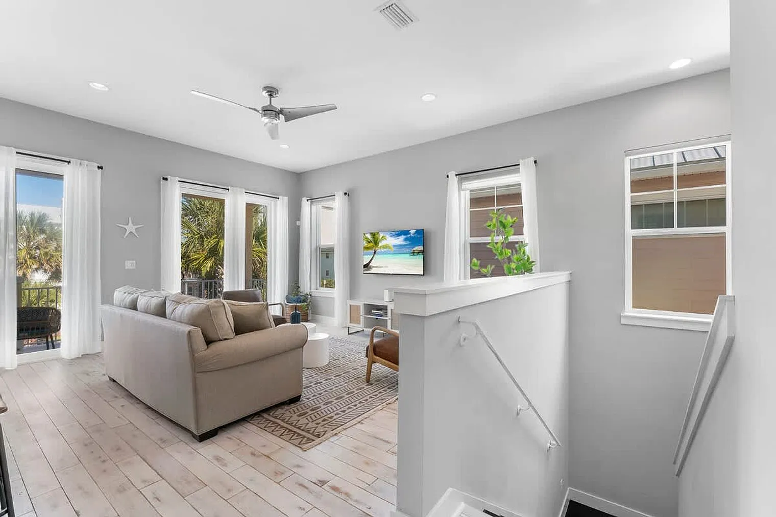 3 bed, 2.0 bath, 1926 sqft, $5,994 — Photo 3
