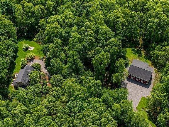 3rd image of 19 Pheasant Ln