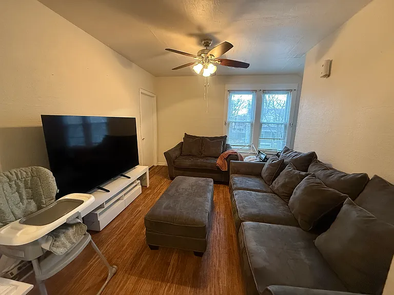 814 Beechwood Ave — Photo 2