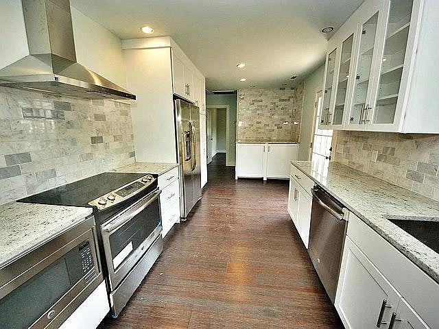 4 S Enston Avenue — Photo 3