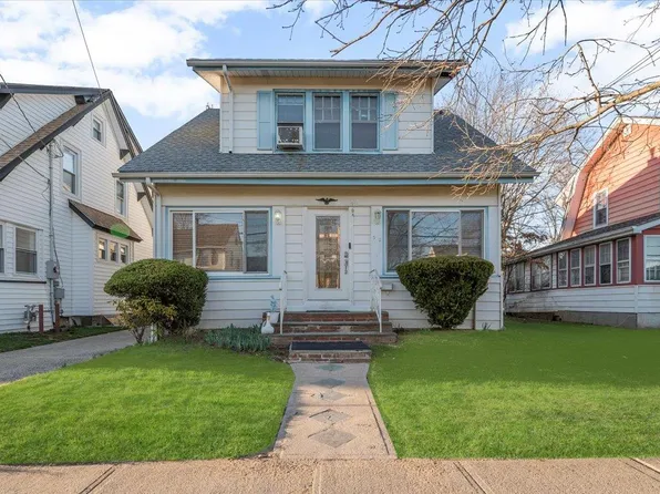 32 W Milton Street, Freeport, NY 11520