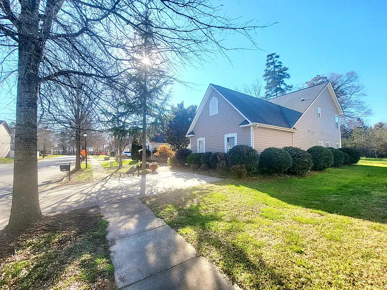 8434 Meadowcreek Village Dr — Photo 19