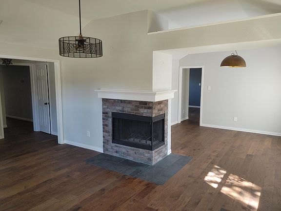 2nd image of 306 Parkwood Ln