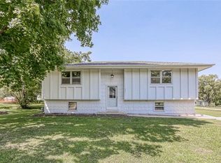 402 Clinton St, Lathrop, MO 64465