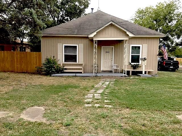1st image of 626 Park Dr