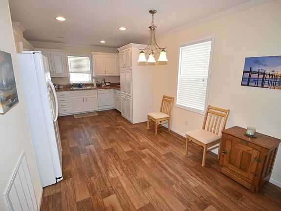 2nd image of 511 Poinsettia Dr #511