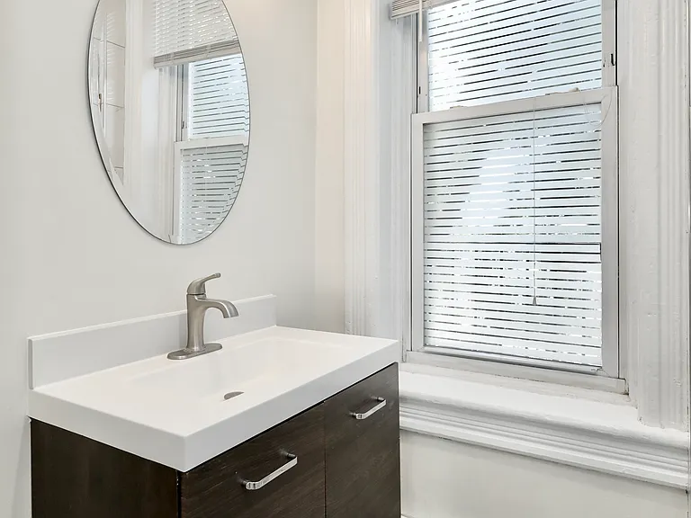 38 W Hamilton Pl #4R — Photo 4