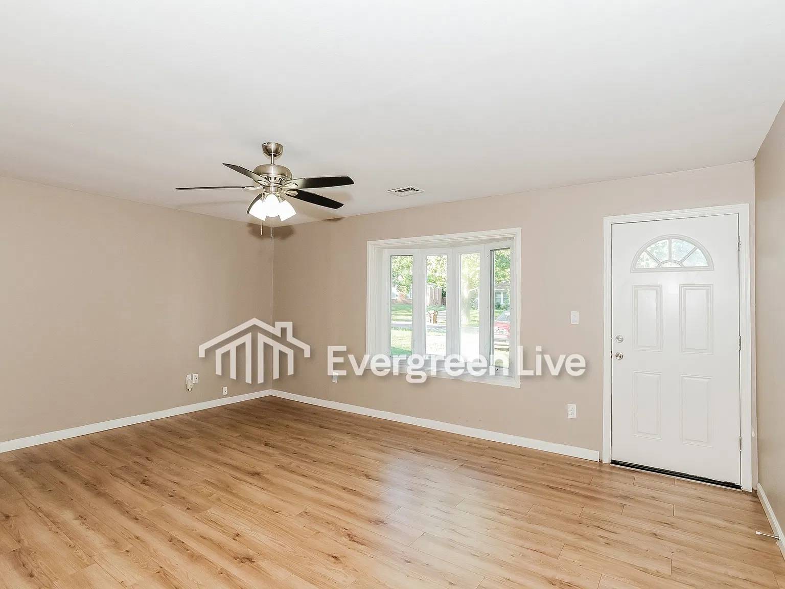 3 bed, 1.0 bath, 1189 sqft, $1,445 — Photo 3
